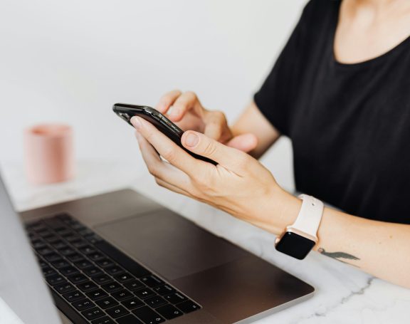 pexels-karola-g-4977466